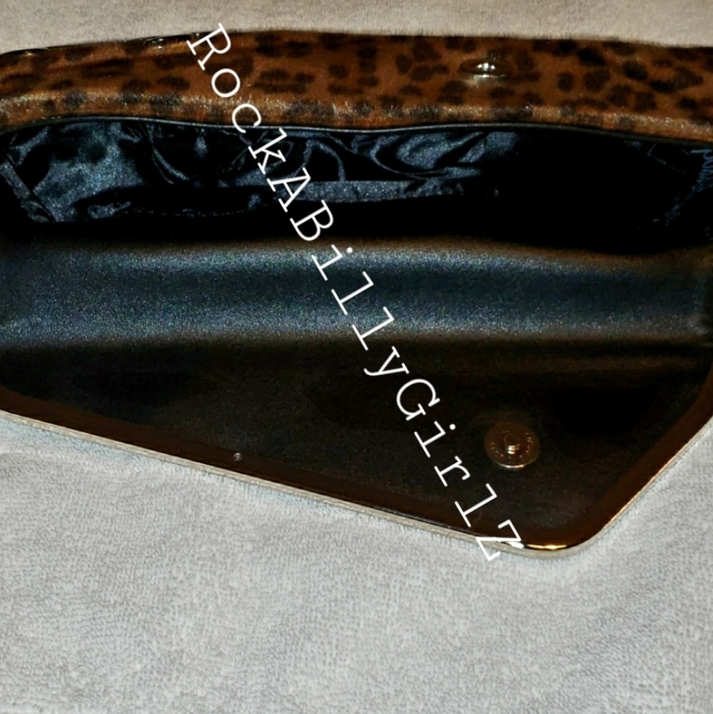 Sourpuss Tan Leopard Faux Fur Magnetic Closure Clutch Purse w Black Satin Lining - Picture 5 of 10
